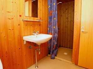 Shower - Quaint Holiday Home in Laeso Denmark near Beach (Læsø)