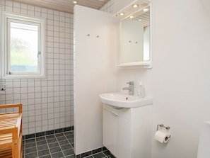House | Bathroom - Scenic Holiday Home in Svendborg near Coast (Svendborg)
