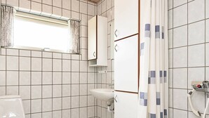 Bathroom - Stunning Holiday Home in Egå With Carport (Aarhus)