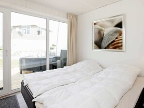 2 bedrooms, bed sheets