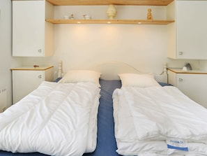 3 bedrooms, cribs/infant beds, internet