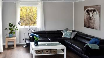 ํ์ฐ์ค | ๋ด๋ถ