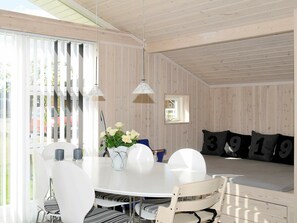 3 bedrooms, cribs/infant beds - Cozy Holiday Home in Hovborg With Barbecue (Hovborg)
