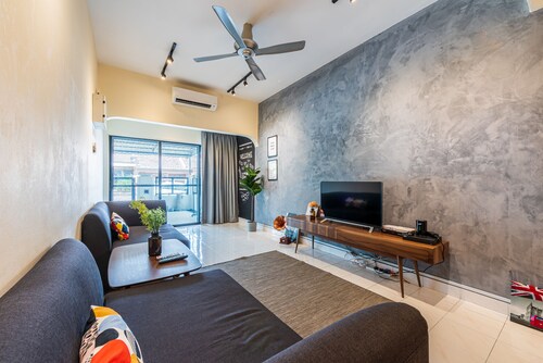 City Centre Designer Houz/5 mins to  Sunway Velocity mall/ Wifi/9-10pax