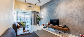 City Centre Designer Houz/5 mins to  Sunway Velocity mall/ Wifi/9-10pax