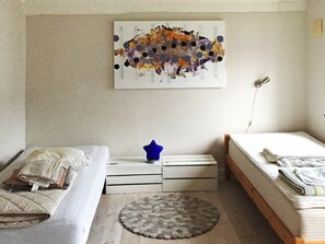 2 Schlafzimmer, Babybetten