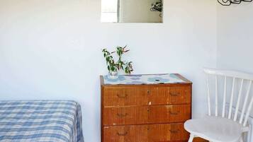 2 bedrooms, individually furnished, bed sheets