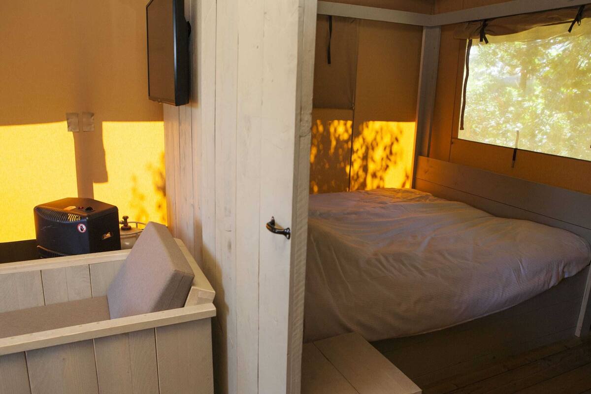 Tienda de campaña | 2 habitaciones y muebles diferentes