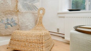 A room with a woven basket, a radiator, and a window with a view of greenery. - 2 Person Holiday Home in Gilleleje (Gilleleje)