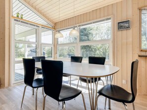 House | Dining - 6 Person Holiday Home in Albaek (Aalbaek)