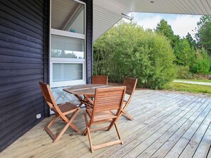 Outdoor dining - 6 Person Holiday Home in Albaek (Aalbaek)