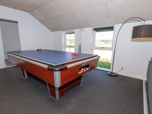 House | Game room