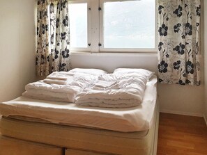 2 bedrooms, individually furnished - 4 Person Holiday Home in HÃ¸yheimsvik (Luster)