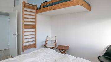 2 bedrooms, cots/infant beds