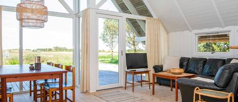 独立别墅 | 客厅 | DVD 播放器、MP3 基座