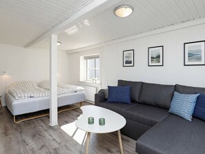 3 bedrooms, cribs/infant beds