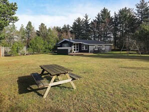 Outdoor dining - 6 Person Holiday Home in Blavand (Blavand)
