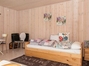 2 bedrooms, cribs/infant beds
