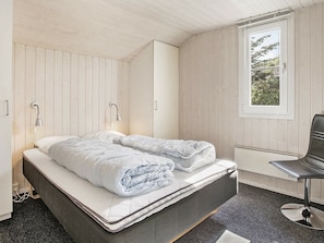 4 bedrooms, cribs/infant beds, individually furnished