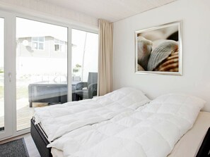 2 bedrooms, bed sheets