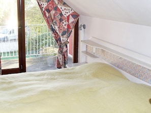 3 bedrooms, cribs/infant beds