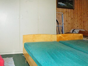 2 makuuhuonetta, yksilöllisesti kalustettu