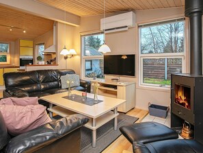 Hus | Oppholdsrom | DVD-spiller og MP3-dokkingstasjon