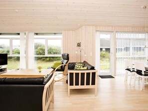 Living area - Beautiful Holiday Home in Blokhus with Hot Tub (Blokhus)