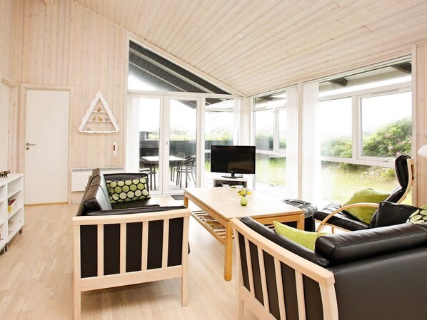 House | Living area - Beautiful Holiday Home in Blokhus with Hot Tub (Blokhus)