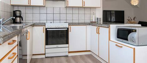House | Private kitchen | Fridge, microwave, stovetop, dishwasher