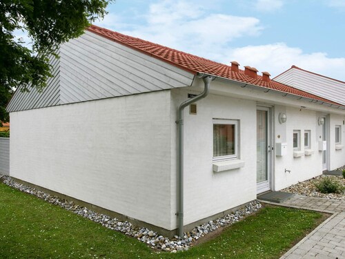 Cozy Holiday Home in Ã†rÃ¸skÃ¸bing near Harbour