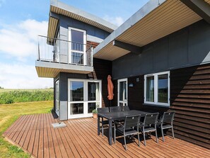 House | Pemandangan dari hartanah
