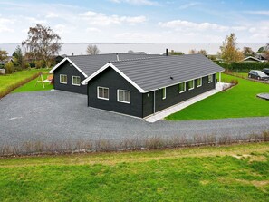 House | Bahagian luar