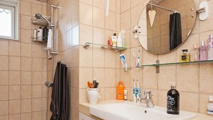 Bathroom - Stunning Lakeside Holiday Home in Skanderborg (Skanderborg)