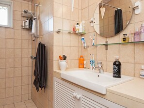Bathroom - Stunning Lakeside Holiday Home in Skanderborg (Skanderborg)