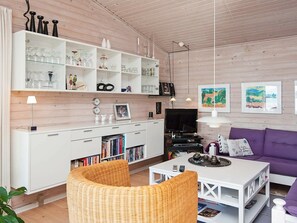DVD player, MP3 dock - Stunning Lakeside Holiday Home in Skanderborg (Skanderborg)