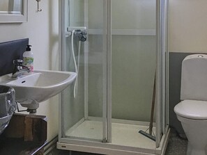 House | Bathroom | Towels - 7 Person Holiday Home in LUR (Lur)