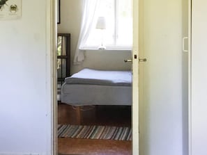 House | 3 bedrooms, individually furnished, bed sheets - 7 Person Holiday Home in LUR (Lur)