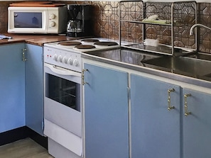 House | Private kitchen - 7 Person Holiday Home in LUR (Lur)