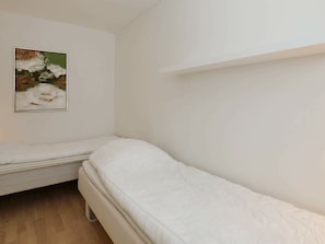 2 bedrooms, cribs/infant beds