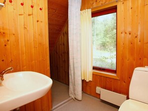 Shower - Cozy Holiday Home in Laeso Denmark With sun Loungers (Læsø)