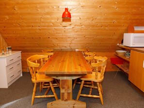 Coffee/tea maker, fridge, microwave - Cozy Holiday Home in Laeso Denmark With sun Loungers (Læs ø)