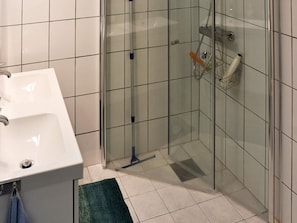 House | Bathroom - 5 Star Holiday Home in Brattvag (Ålesund)