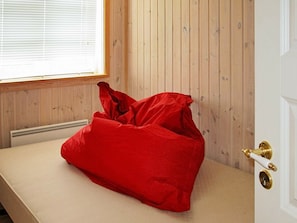 2 bedrooms, cribs/infant beds