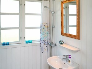 Bathroom - Peaceful Holiday Home in Svendborg near Sea Coast (Svendborg)