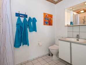 Shower - Beautiful Holiday Home in Henne Near Sea (Henne)