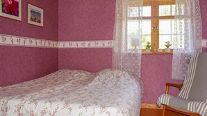 2 Schlafzimmer, individuell eingerichtet