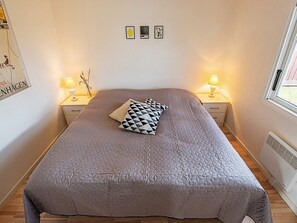 3 bedrooms, cribs/infant beds