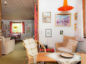 DVD player, MP3 dock - Charming Holiday Home in Ebeltoft Jutland With Garden (Ebeltoft)
