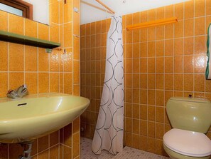 Bathroom - Charming Holiday Home in Ebeltoft Jutland With Garden (Ebeltoft)